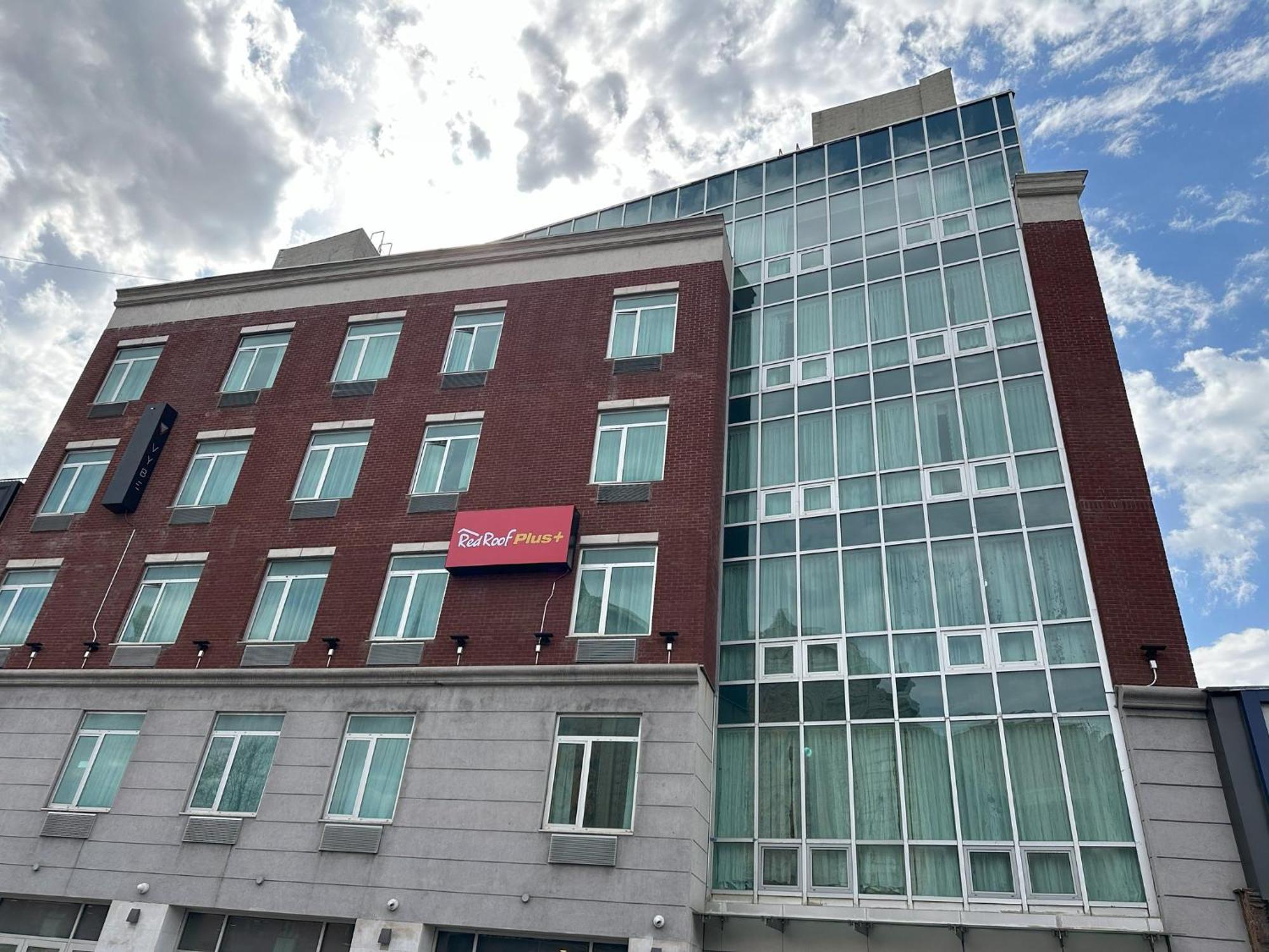 Red Roof Plus Brooklyn - Flatbush Ave Нью-Йорк Экстерьер фото